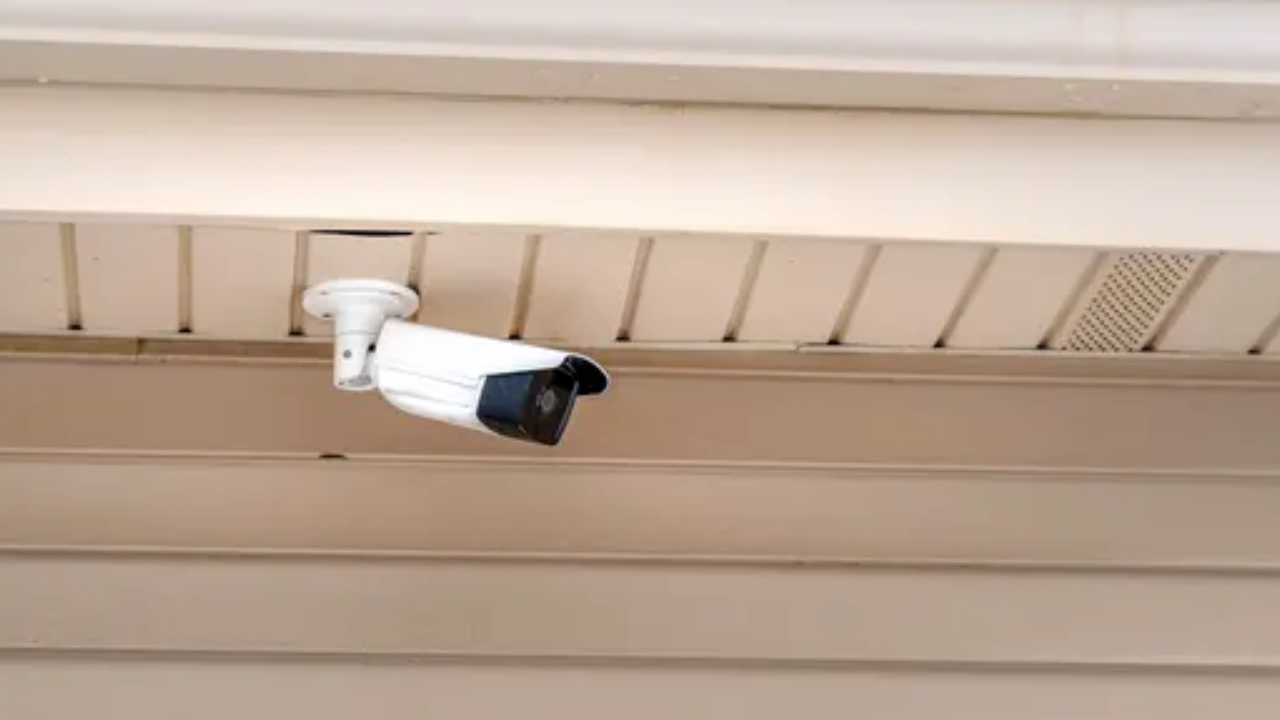What Are The Limitations To The Storage Capacity Of Wireless Outdoor Security Cameras With No Subscription?